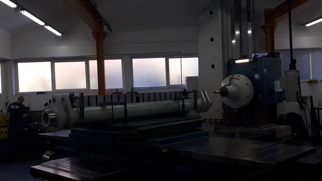 Horizontal milling and boring machine with product on it